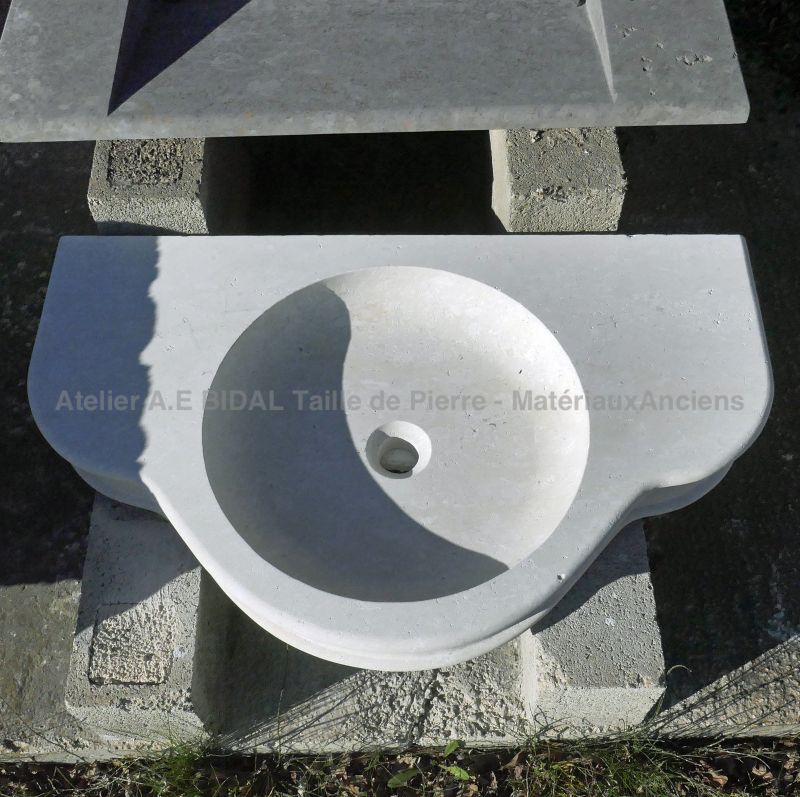Bathroom sink in carved limestone - Atelier Alain BIDAL (Provence)