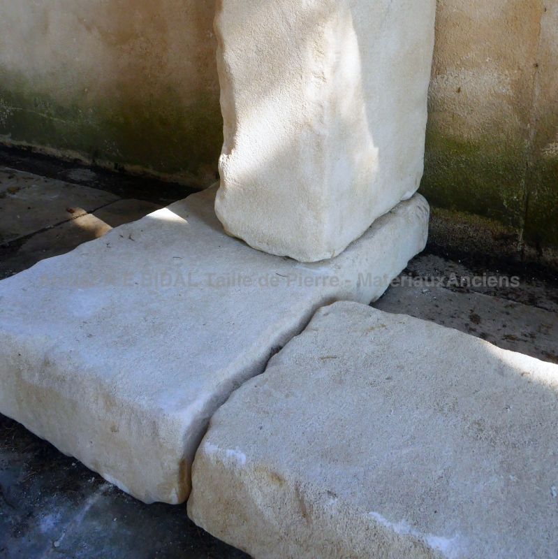 Old-fashioned stone fireplace : a large rustic mantelpiece for sale in Provence at Alain BIDAL