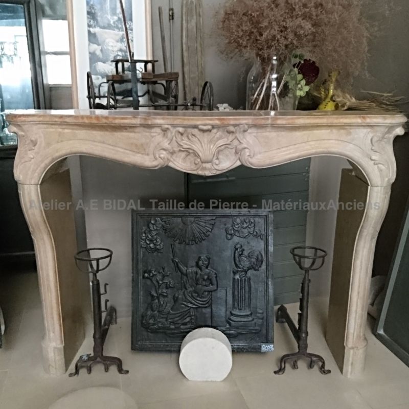 Alain Bidal, un spécialiste en cheminée en pierre de taille et en cheminées anciennes en pierre à votre service.