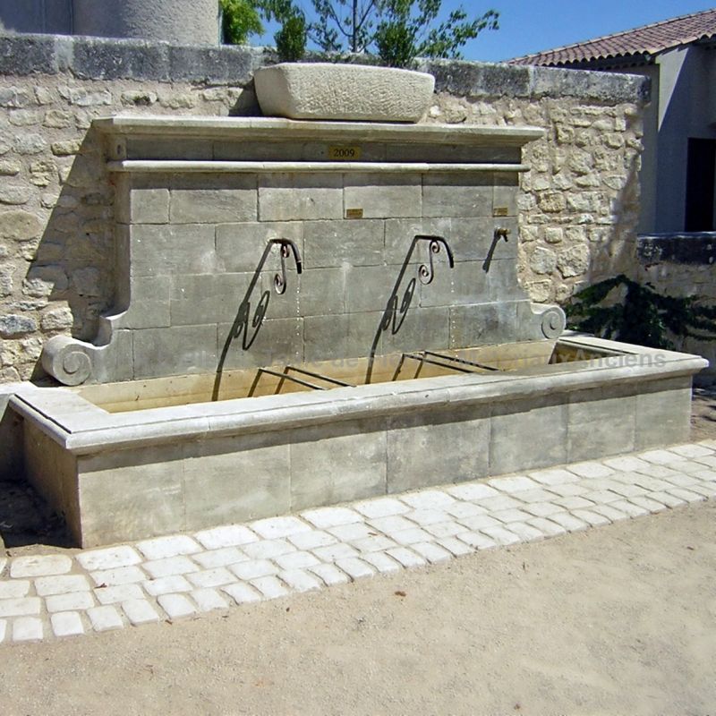 Large garden wall fountain in limestone (Pierre d'Estaillades)