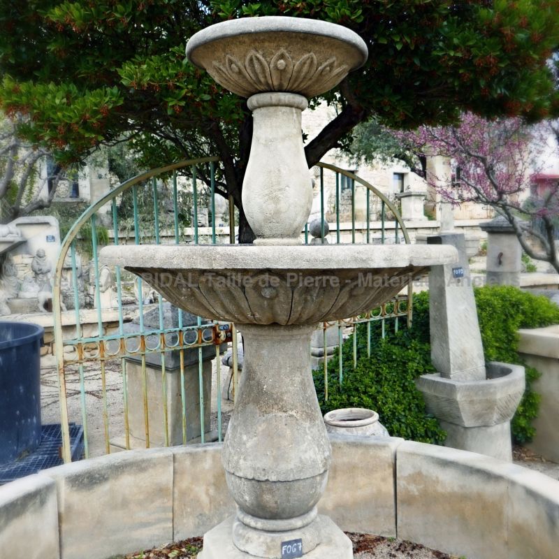 Colonne centrale à double vasque en pierre de taille sur notre fontaine de Provence - Atelier Alain BIDAL (Provence)