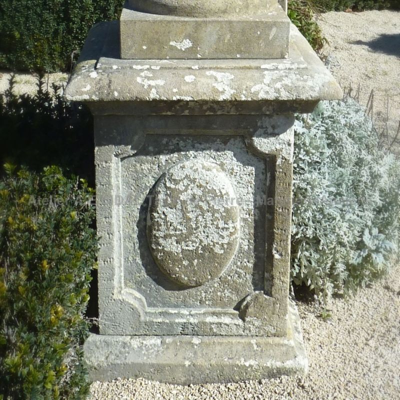 Stone pedestal for vase or statue Sculpted pedestal in limestone