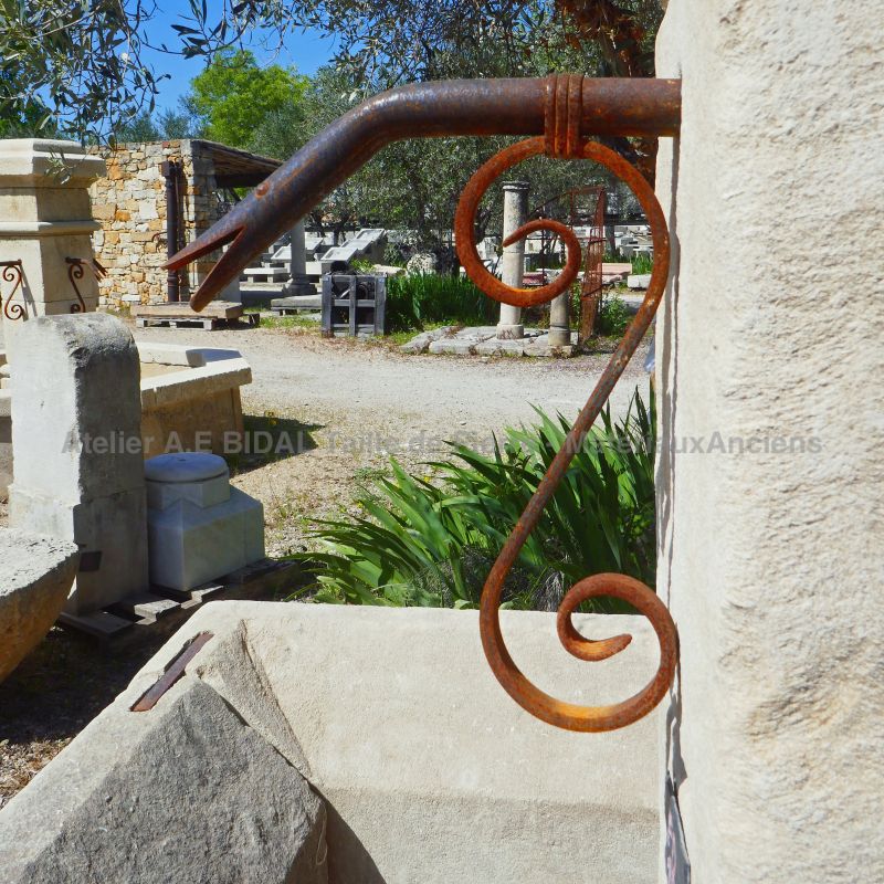 Water spout on our weathered carved limestone fountain - Atelier Alain BIDAL (Provence)
