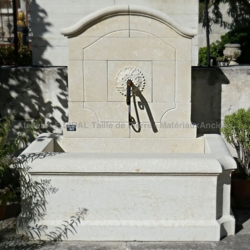 Garden fountain with large basin and pediment from the Alain Bidal, stone cutting workshop in Provence