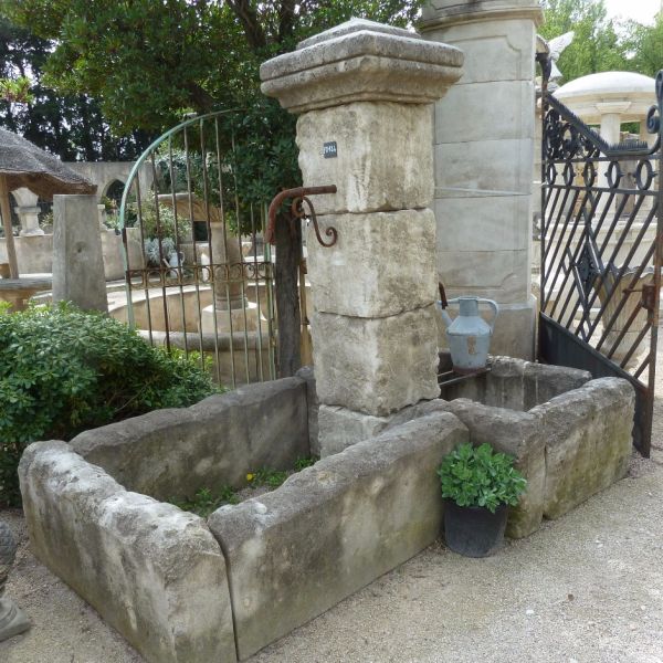 Authentic Provence fountain in stone - Atelier Alain BIDAL (Provence)