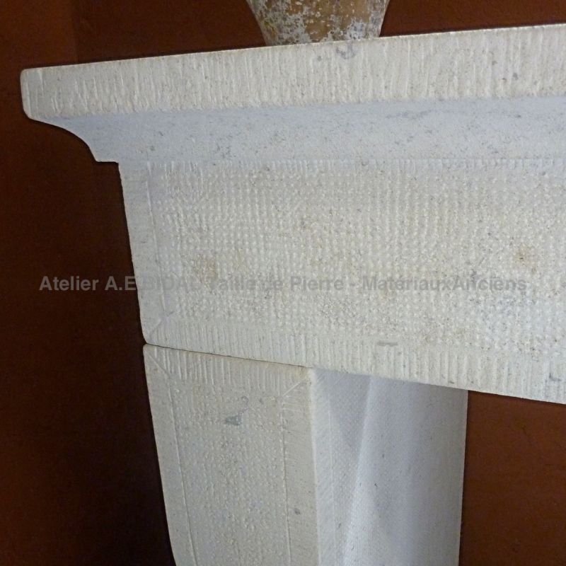 Stone mantelpiece, a classic Provence fireplace in a natural limestone - Atelier Alain BIDAL (Provence)