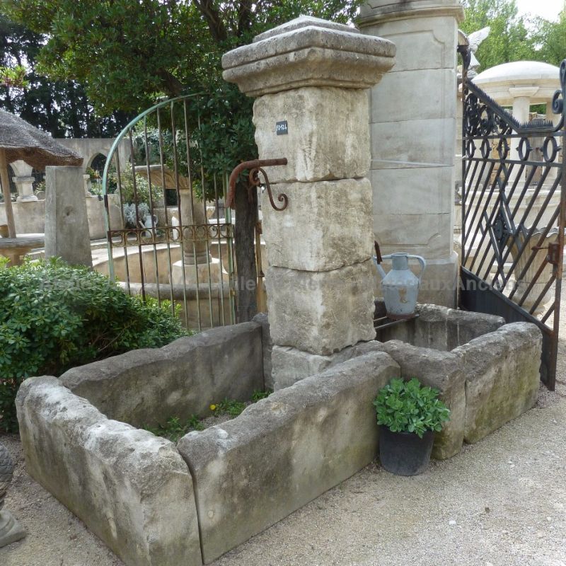Authentic Provence fountain in stone - Atelier Alain BIDAL (Provence)