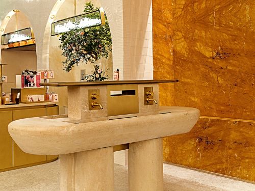Beautiful sink carved in a natural French limestone for Occitane & Pierre Hermé ǀ Atelier Alain Bidal in Provence.