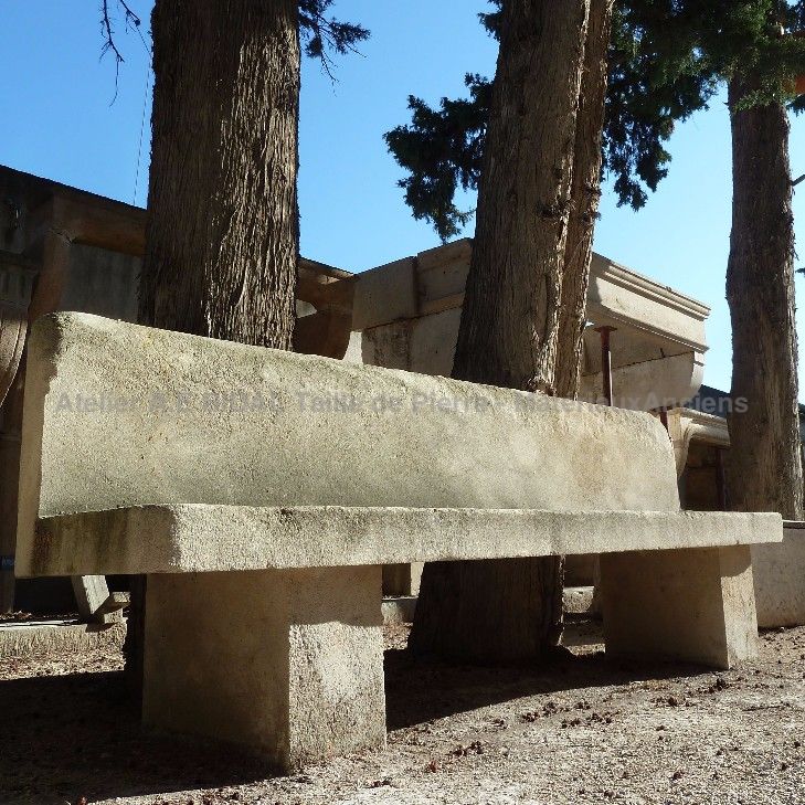 Sustainable furniture in stone : large bench for the outside - Atelier Alain BIDAL (Provence)..