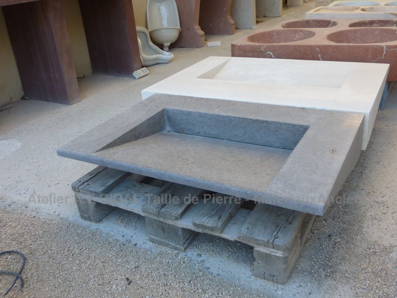 Wash-basin in stone : a charming bathroom sink for sale at the atelier Alain BIDAL (Provence)