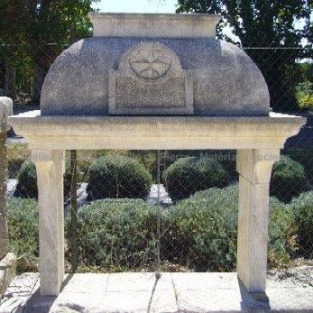 Provence fireplace in Estaillades stone  - Atelier Alain BIDAL (Provence)