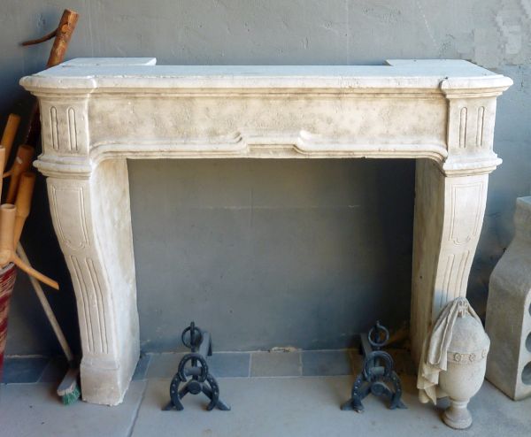 Fine Louis XIV mantelpiece in stone - A nice reissue a classic fireplace in stone - Atelier Alain BIDAL (Provence)