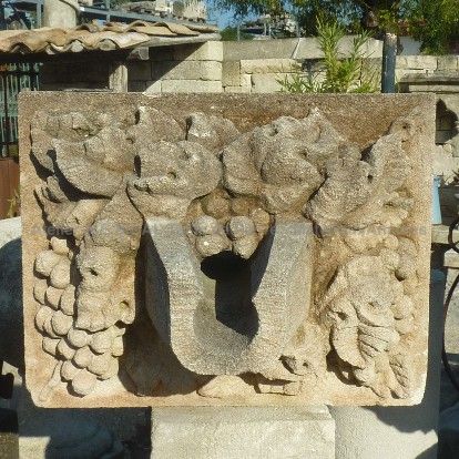Hand-sculpted gargoyle in stone for an exceptional fountain - Atelier Alain BIDAL (Provence)