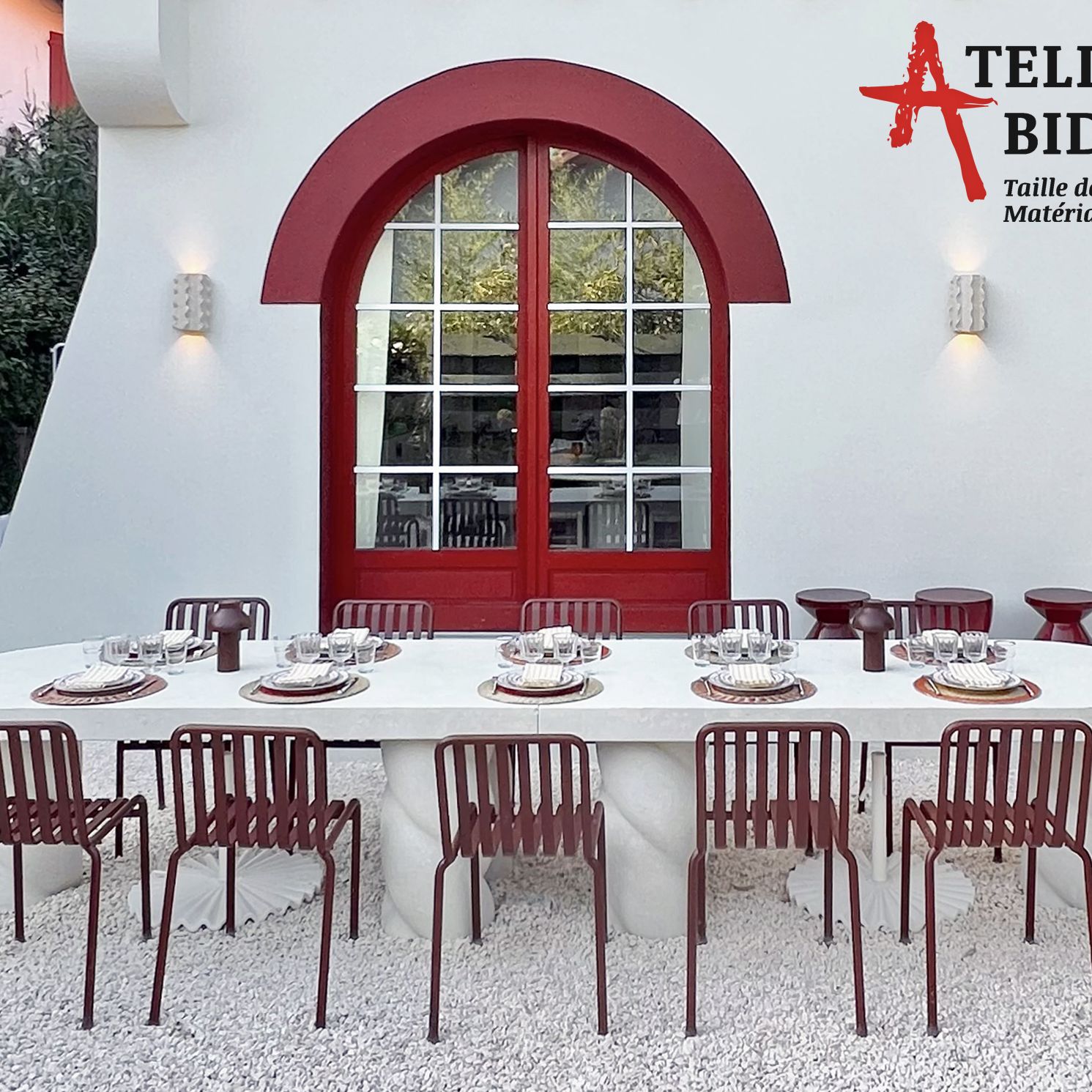 Table de jardin sur mesure en pierre : Atelier Alain BIDAL (Provence)