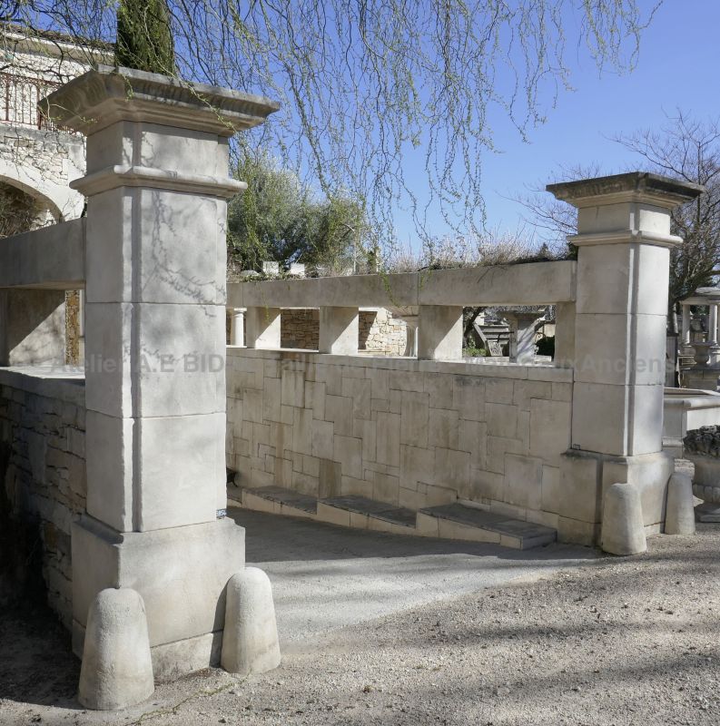 Pillars in stone for outdoor stone decoration.