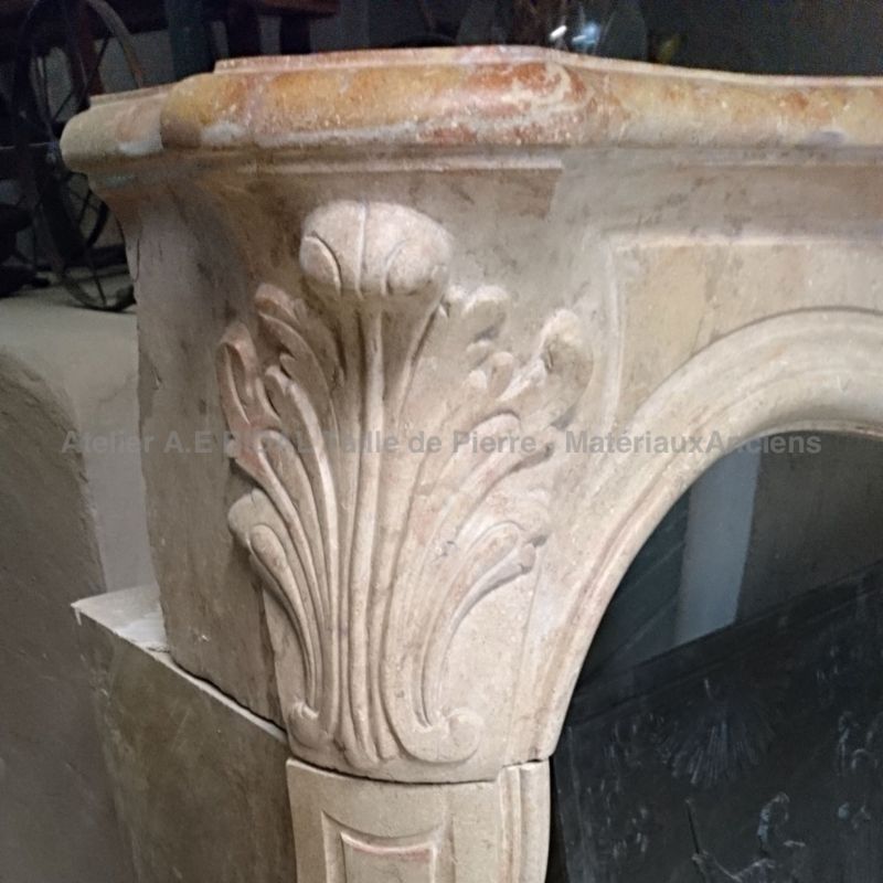 Un spécialiste de cheminées en pierre de style Régence à votre service : Alain Bidal.