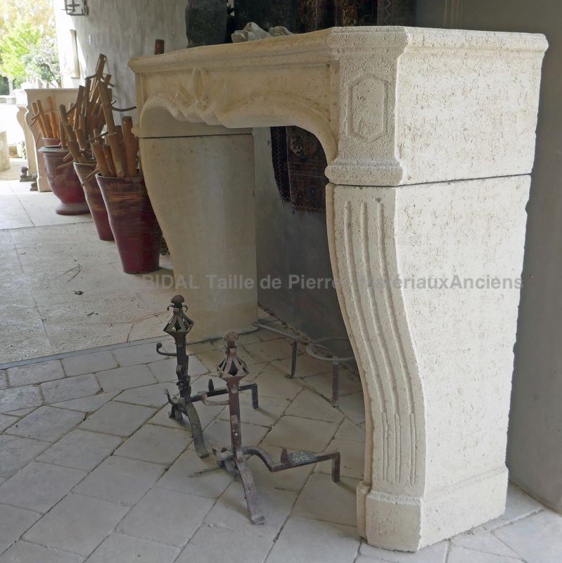 Louis XV fireplace hand-crafted in stone - Atelier Alain BIDAL, artisan stone cutter in Provence