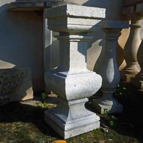 Balustre en pierre naturelle française pour terrasse, balcon ou jardin : Atelier Alain BIDAL (Provence)