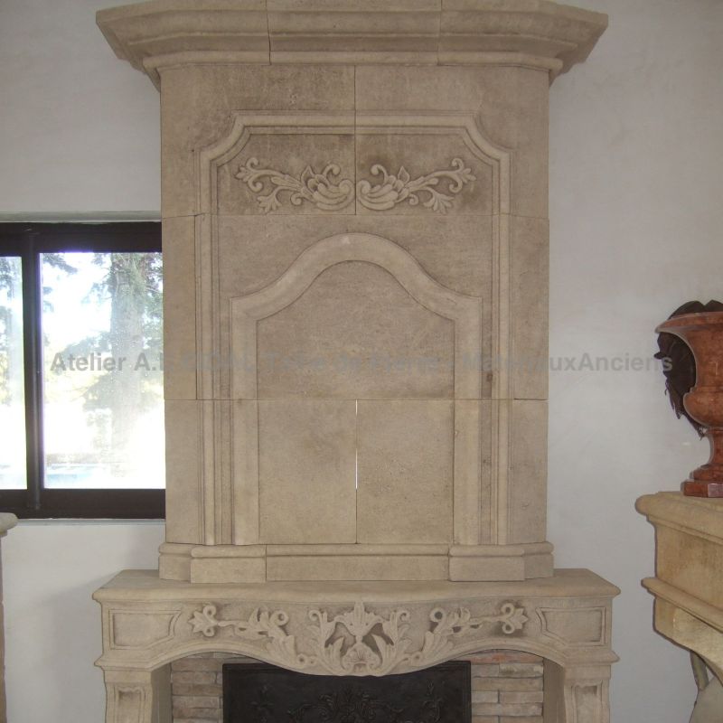 Classic Louis XIV mantelpiece carved in Estaillades stone extracted in a Provence - Atelier Alain BIDAL (Provence).