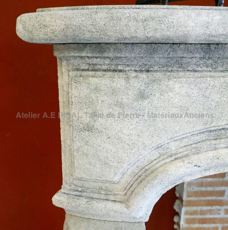 Detail of the moldings hand-carved on the Regence fireplace from the Atelier Alain BIDAL (Provence).