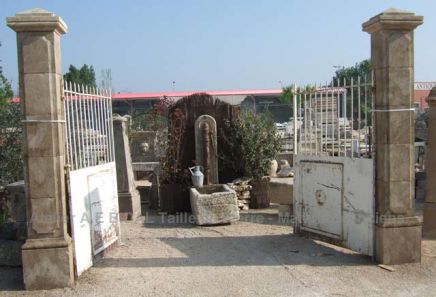 Pillars in carved stone - signed by stone mason AE Bidal