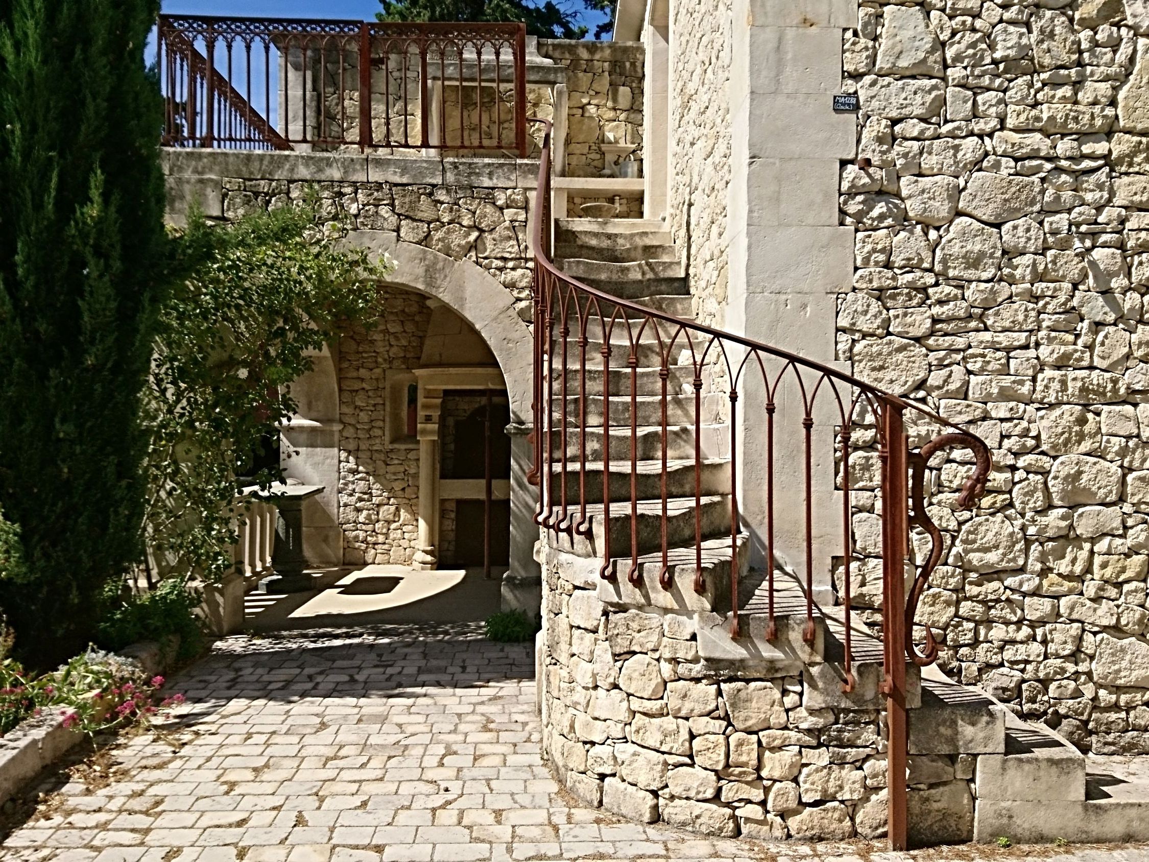 Alain Bidal, a specialist in natural stone and the making of stone architectural elements.