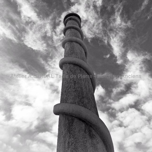 Decoration fountain for outdoor use in white stone from Luberon - Atelier Alain BIDAL (Provence)
