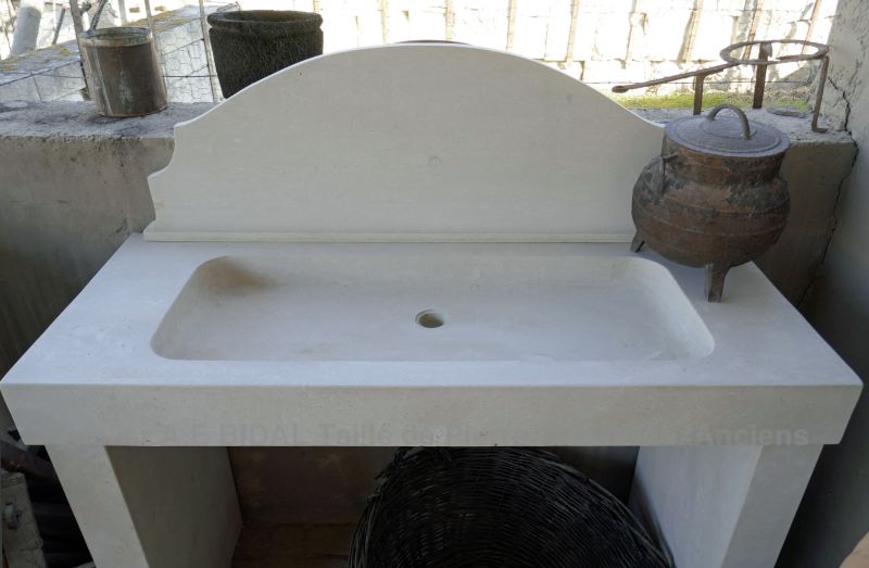 Natural stone sink for outdoor summer kitchen or for indoor kitchen - Atelier Alain Bidal (Provence)