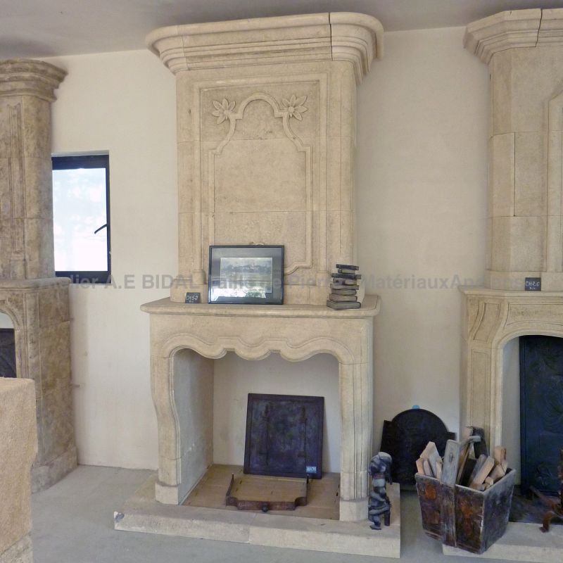 Louis XV fireplace for insert in natural stone - Atelier Alain BIDAL (Provence)