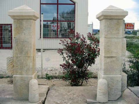 Petits piliers en pierre naturelle de Provence - réalisation artisanale