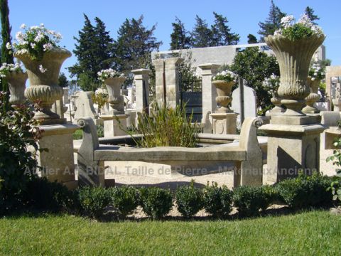 Bench carved in the stone of Estaillades for outdoors - Atelier Alain BIDAL (Provence)