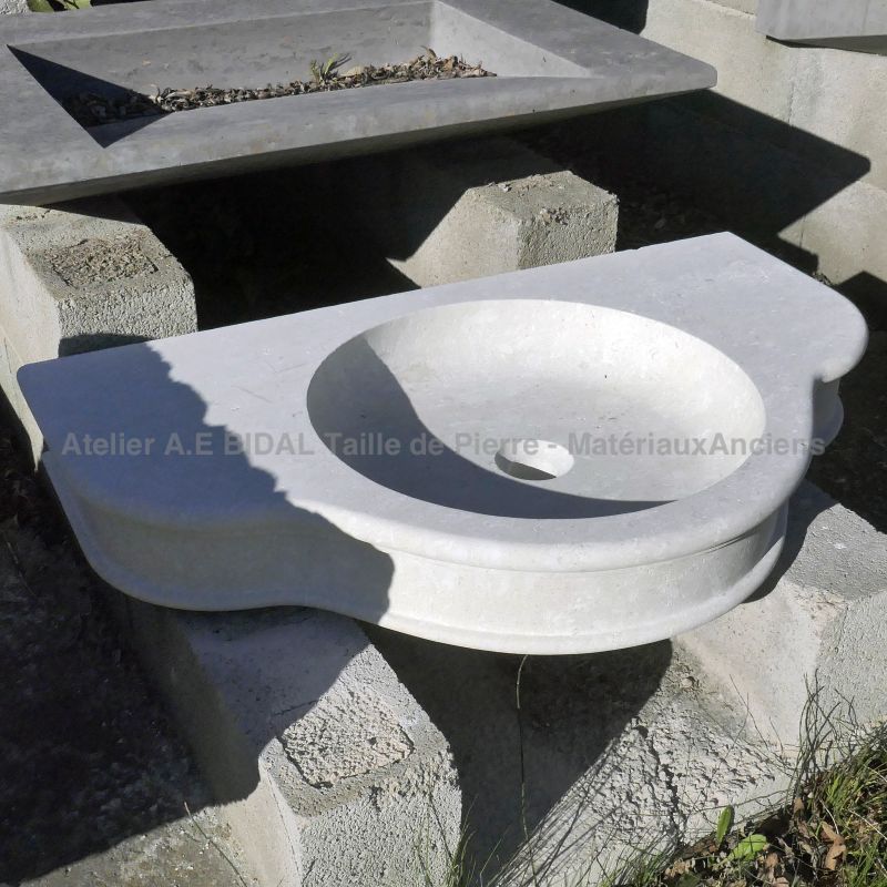 Stone wash-basin : an elegant bathroom sink in carved lime by Alain BIDAL, stone cutter in Provence