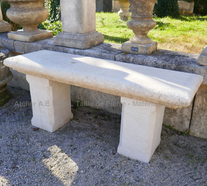 Small garden bench hand-carved in natural stone by the stone cutter of the Atelier Alain BIDAL in Provence