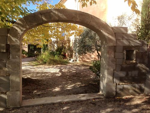 Construction of vaults in stone | Customised arches and vaults hand carved in natural stones | Alain BIDAL stone cutting workshop