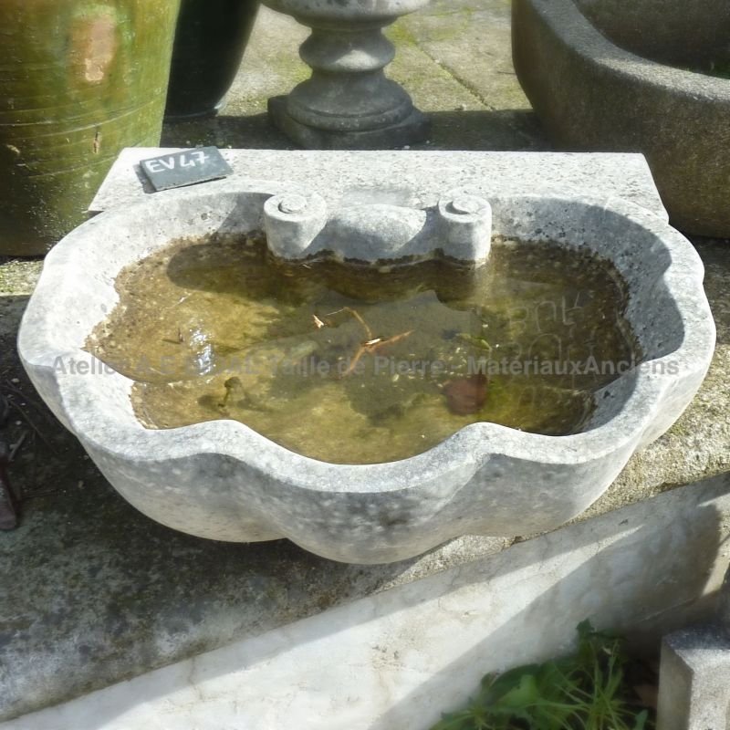 Indoor furniture in carved limestone : bathroom sink in stone  - Atelier Alain BIDAL (Provence)