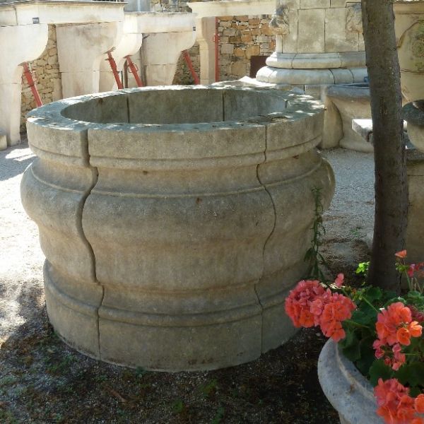 Well in carved stone in a circular shape - Atelier Alain BIDAL, Provence