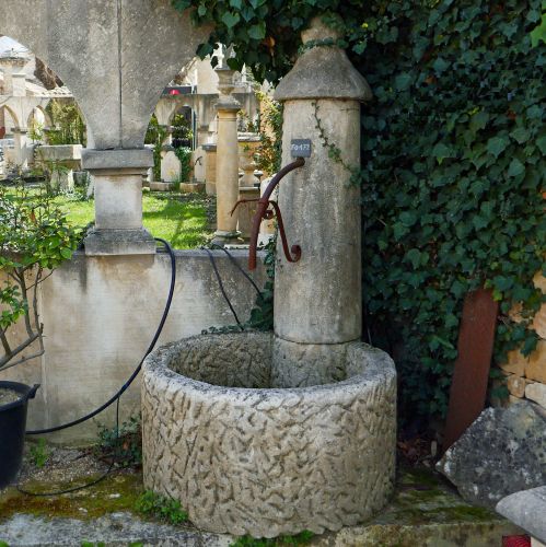 Fontaine de jardin polyvalente pour espace extérieur - en pierre taillée.