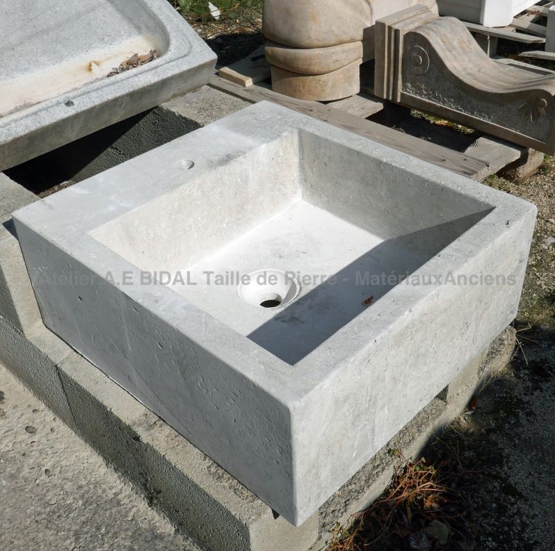 Sink in carved limestone for kitchen - Atelier Alain Bidal (Provence)