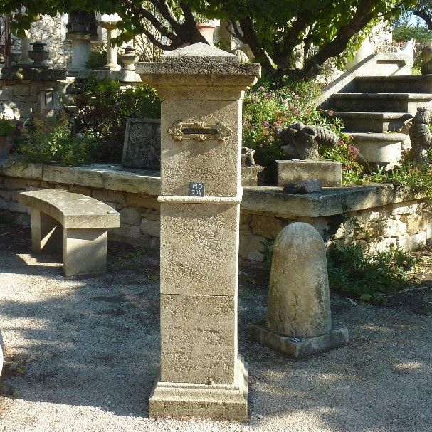 Boîte Ancienne En Pierre Percée Et Sculptée - 6 1/4 Pouces De Long