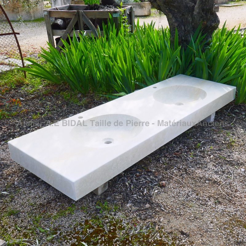 Long sink with 2 oval stone wash-basins for bathroom : Atelier Alain BIDAL (Provence)