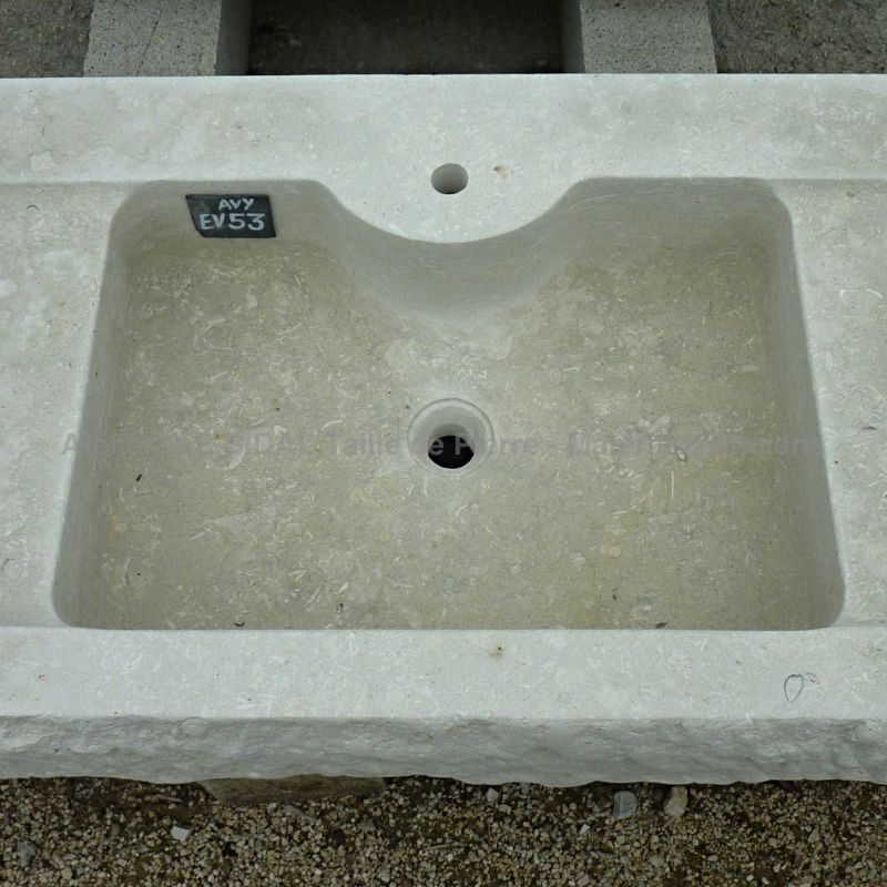 Très bel évier en pierre pour cuisine extérieure pouvant aussi être aménagé en intérieur - Atelier Alain BIDAL