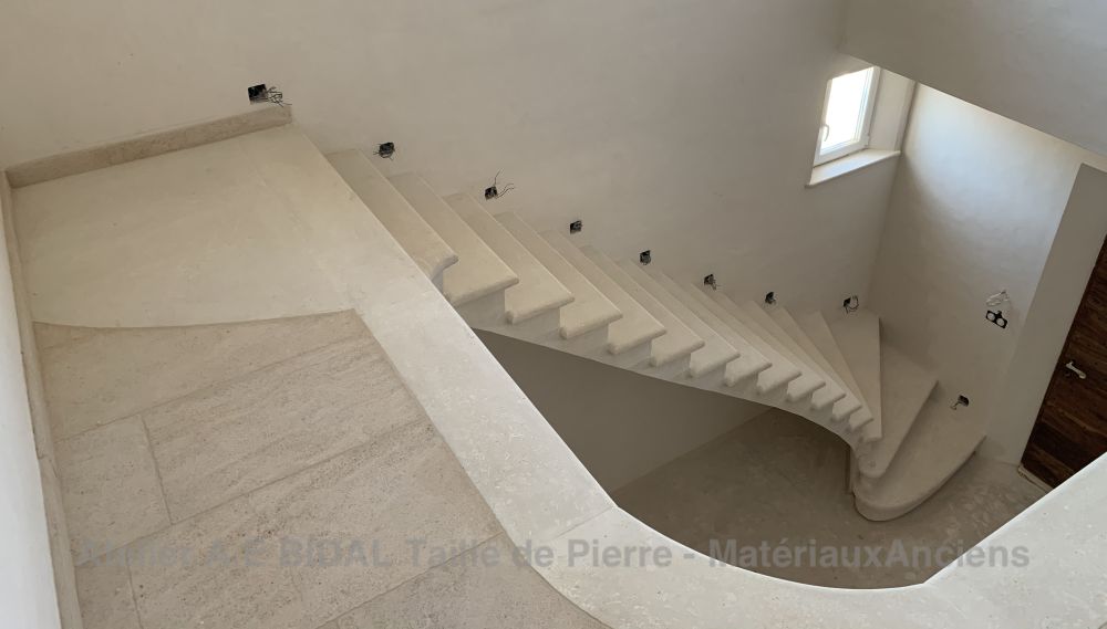 Atelier Alain BIDAL : fabrication sur mesure d'escalier en pierre de taille