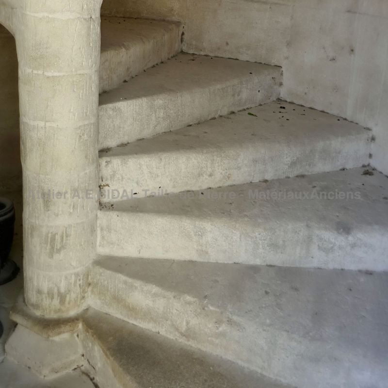 Beautiful staircase in stone | Custom-made staircase carved in natural limestone