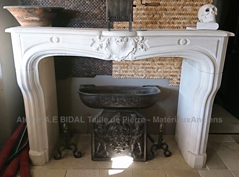 Beautiful fireplace in natural stone, a classic French Regency mantel - Atelier Alain BIDAL (Provence)