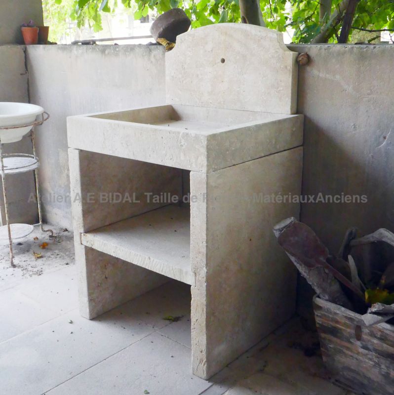 Bel évier avec jambages et crédence pour aménager avec charme votre maison - Atelier BIDAL (Provence)