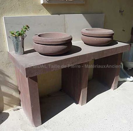 Wash-basins in stone : a charming bathroom sink in stone by the atelier Alain BIDAL (Provence)