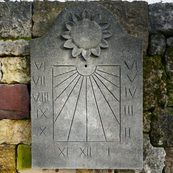 Exceptional sundial in carved weathered limestone by Atelier Alain BIDAL, stone cutter in Provence