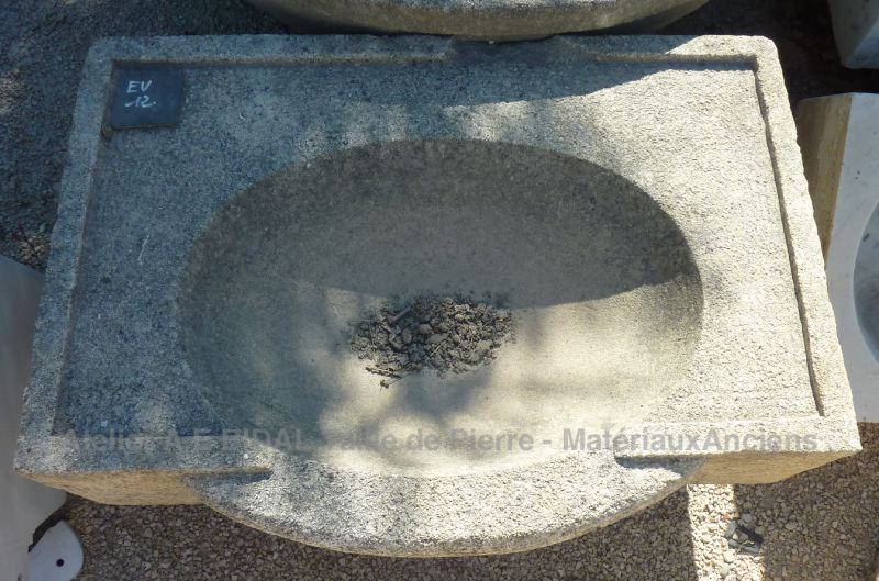 Indoor furniture : sink in carved limestone  - Atelier Alain BIDAL (Provence)