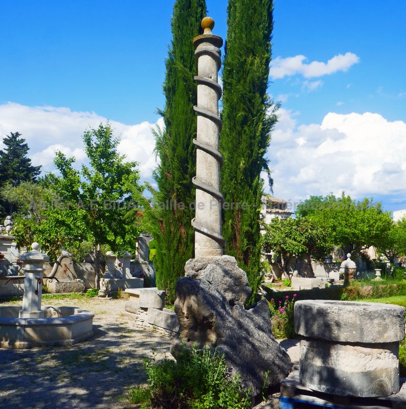Exceptional water column in carved limestone by the experienced stone mason of Provence Alain BIDAL