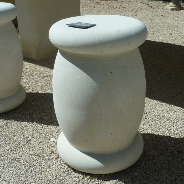 Garden stool in carved limestone - Atelier Alain BIDAL (Provence)